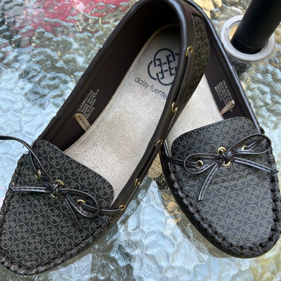 WOMEN'S DAISY FUENTES
DALLAS FLATS  Size 7 M - Picture 3 of 8
